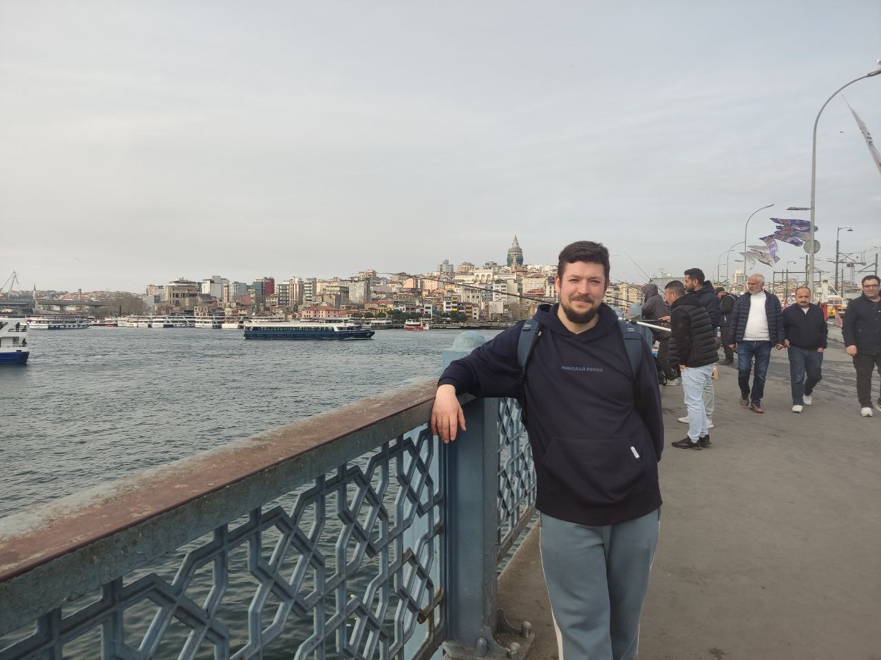 Валерий Бредихин во время городской прогулки
